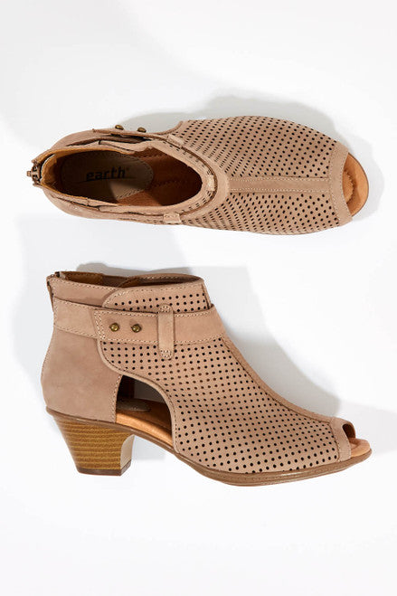 BEIGE Boot/Shoe Hire • Size 7