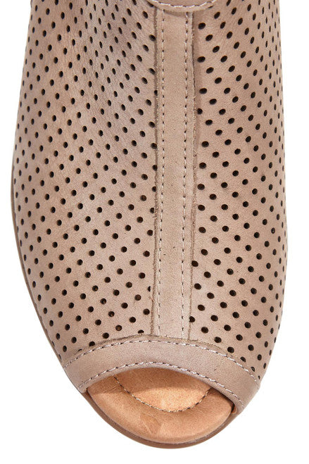 BEIGE Boot/Shoe Hire • Size 7