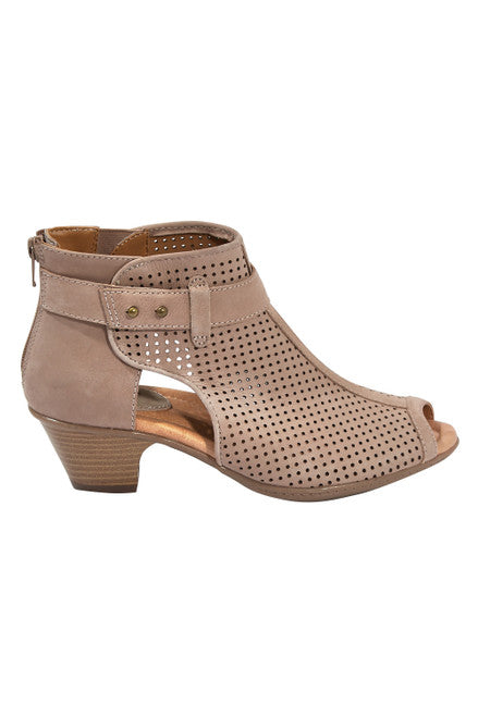 BEIGE Boot/Shoe Hire • Size 7